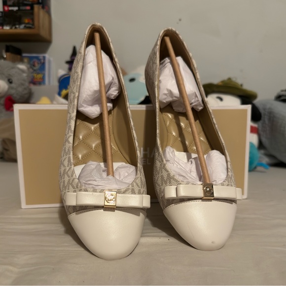 Michael Kors - Andrea Ballet Flat - Vanilla - Size 11 - Picture 3 of 9